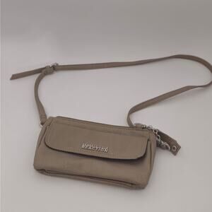 Reaction Kenneth Cole Beige Zip Close Small 8.5x6 Crossbody Purse Bag EUC